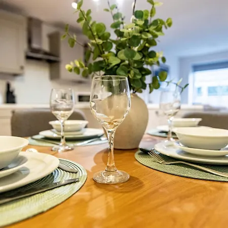 Apartment 2br With Parking, Close To Centre *