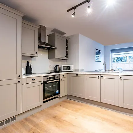 2br With Parking, Close To Centre Daire York